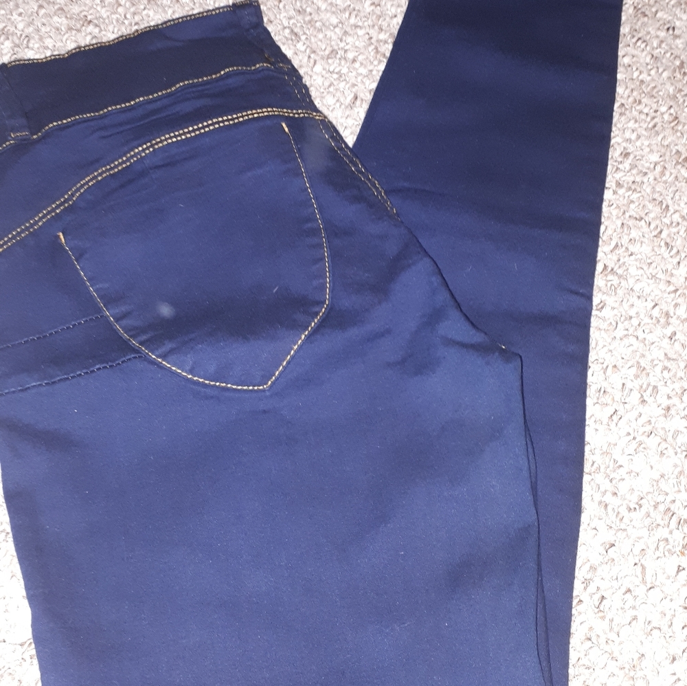 Skinny Jeans fit sizes 2 to 12